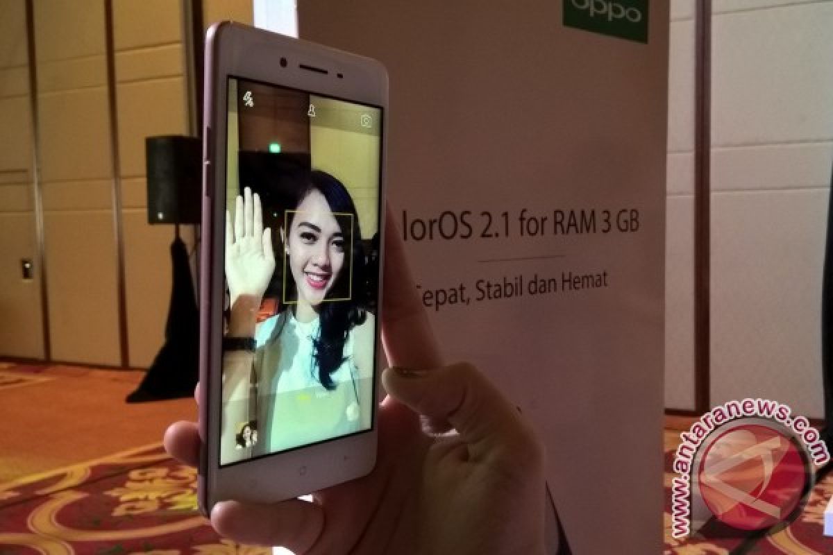 Oppo luncurkan F1, smartphone berjuluk "Selfie Expert"