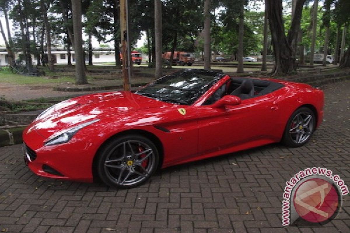 Mesin V8 twin-turbo charged Ferrari menangi Penghargaan Internasional Mesin Tahun Ini