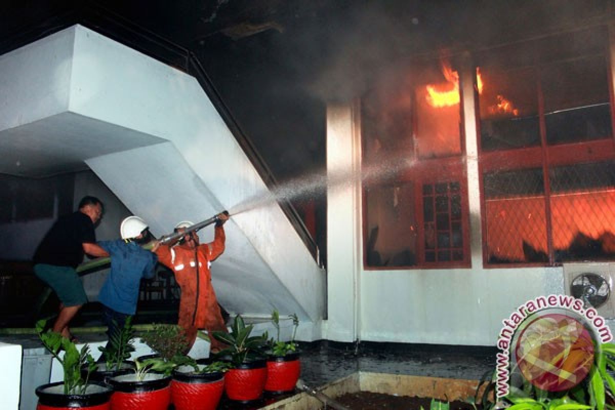 Kebakaran hanguskan gedung utama DPRD Provinsi Bengkulu