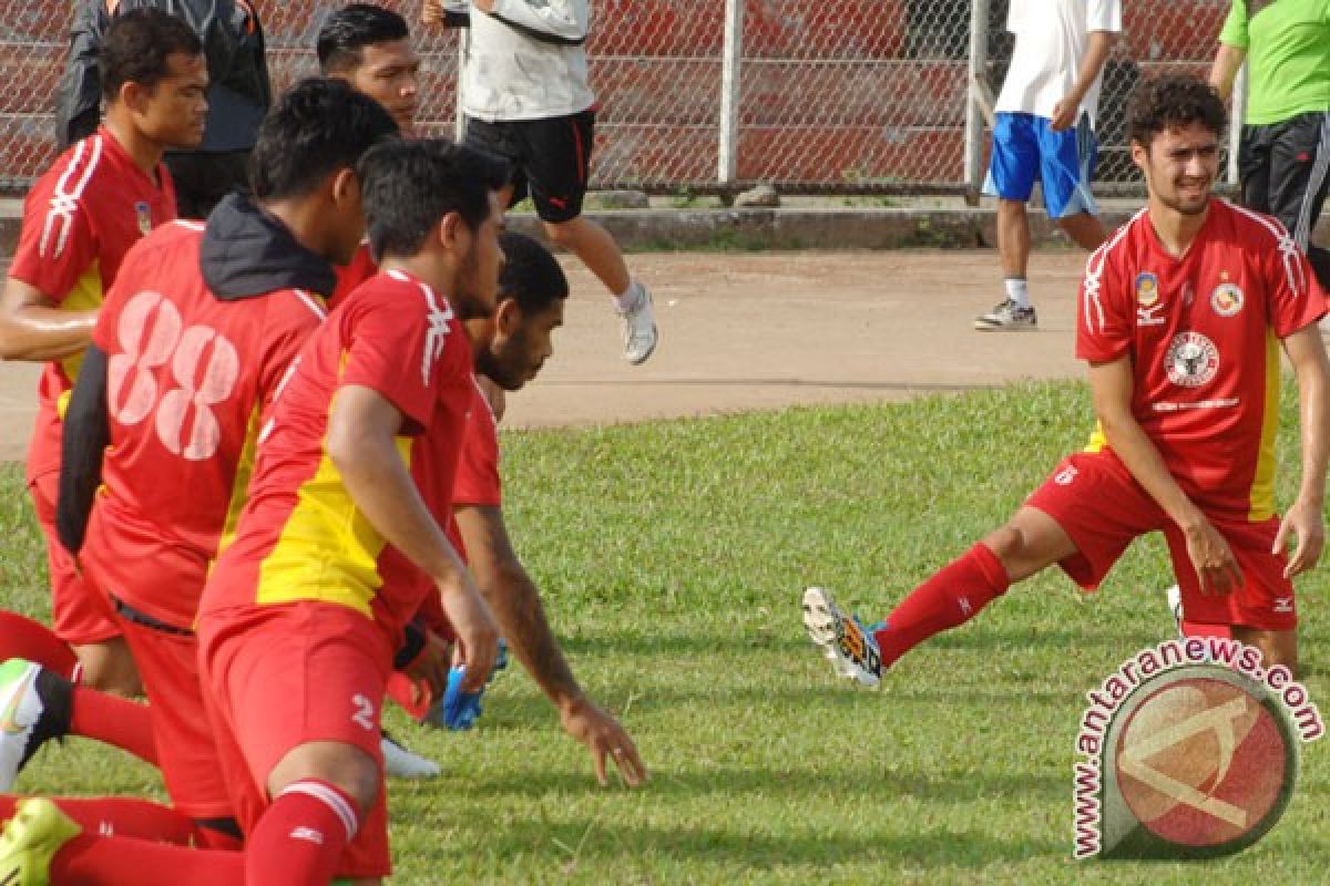 Semen Padang pertajam lini depan