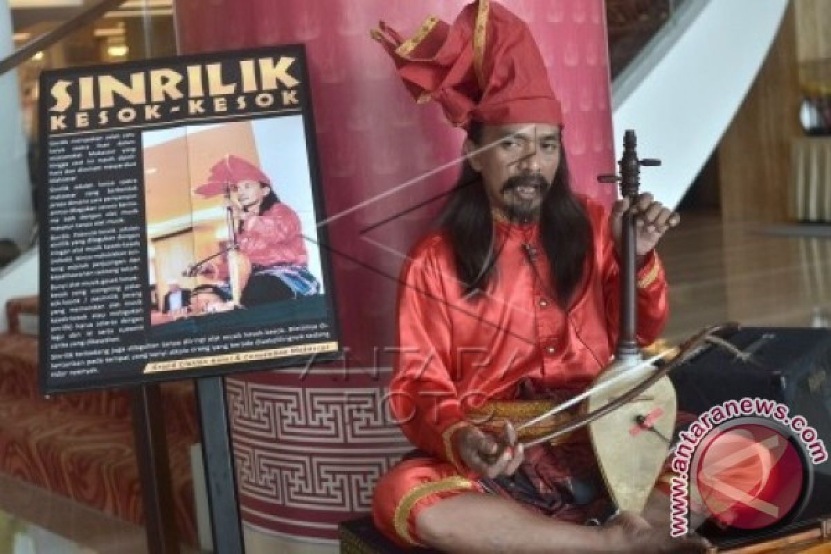 SINRILIK SASTRA LISAN MAKASSAR