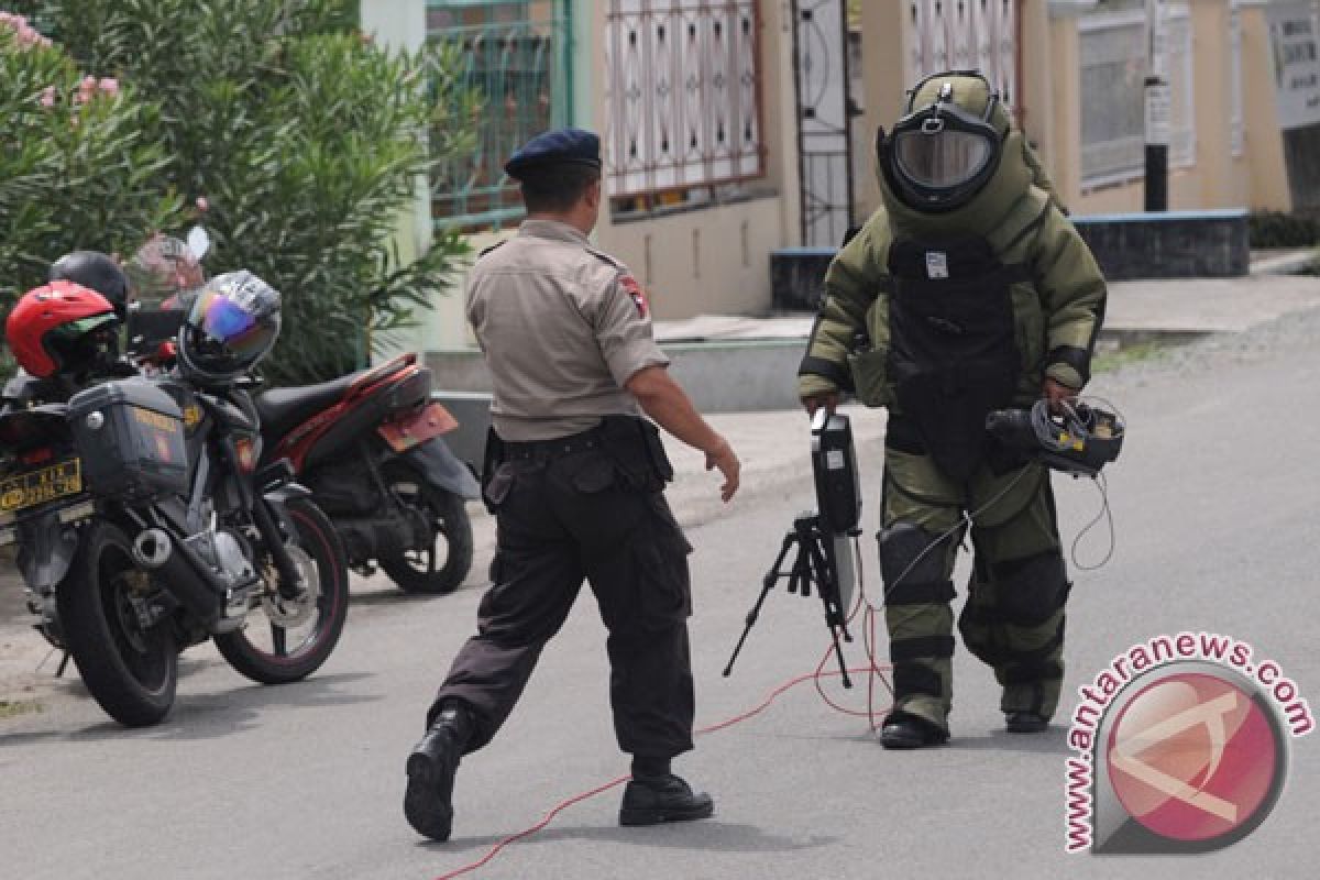 Gegana amankan tas mencurigakan di Semarang