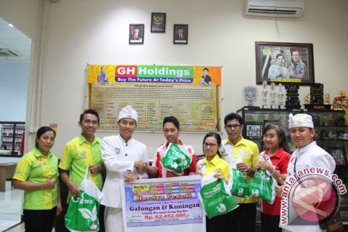 Sambut  Hari Suci Galungan dan Kuningan, GH Holdings Berbagi Keceriaan Dengan Penyerahan Bingkisan Hari Raya Kepada Karyawan