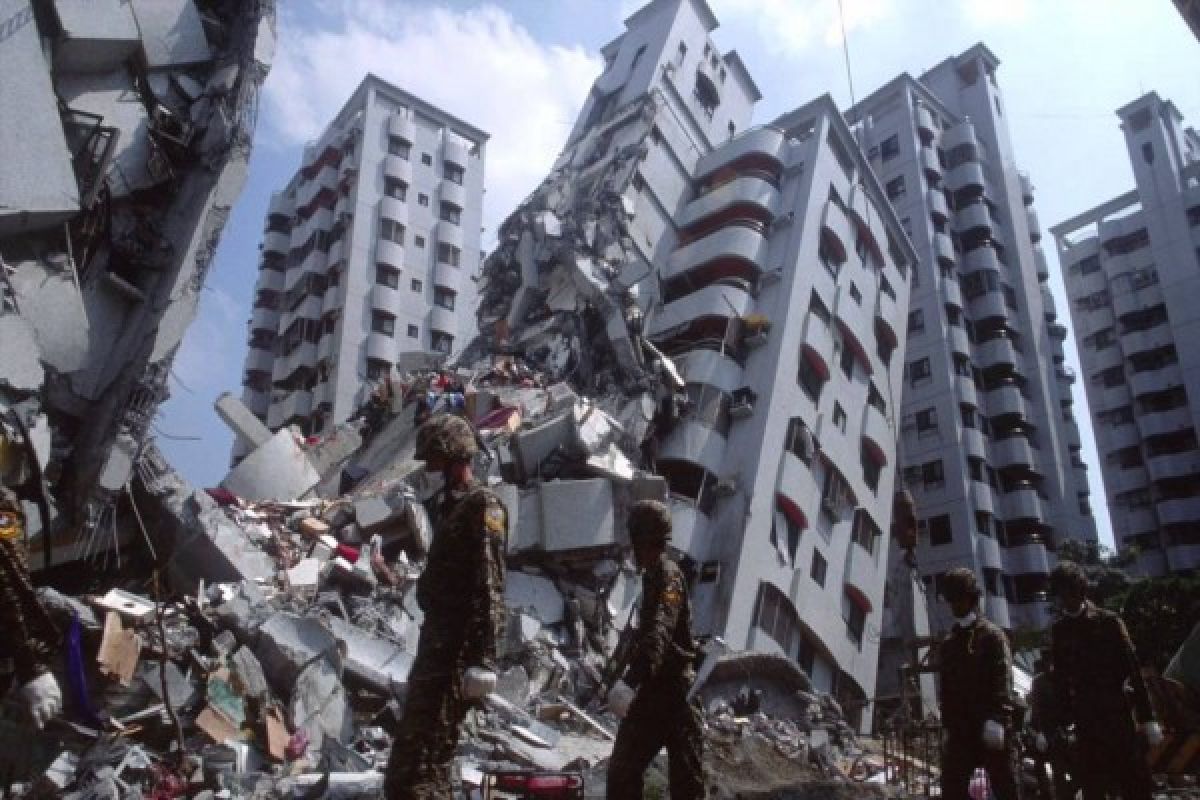 "No sign of life" in 3 people pulled form collapsed Taiwan building