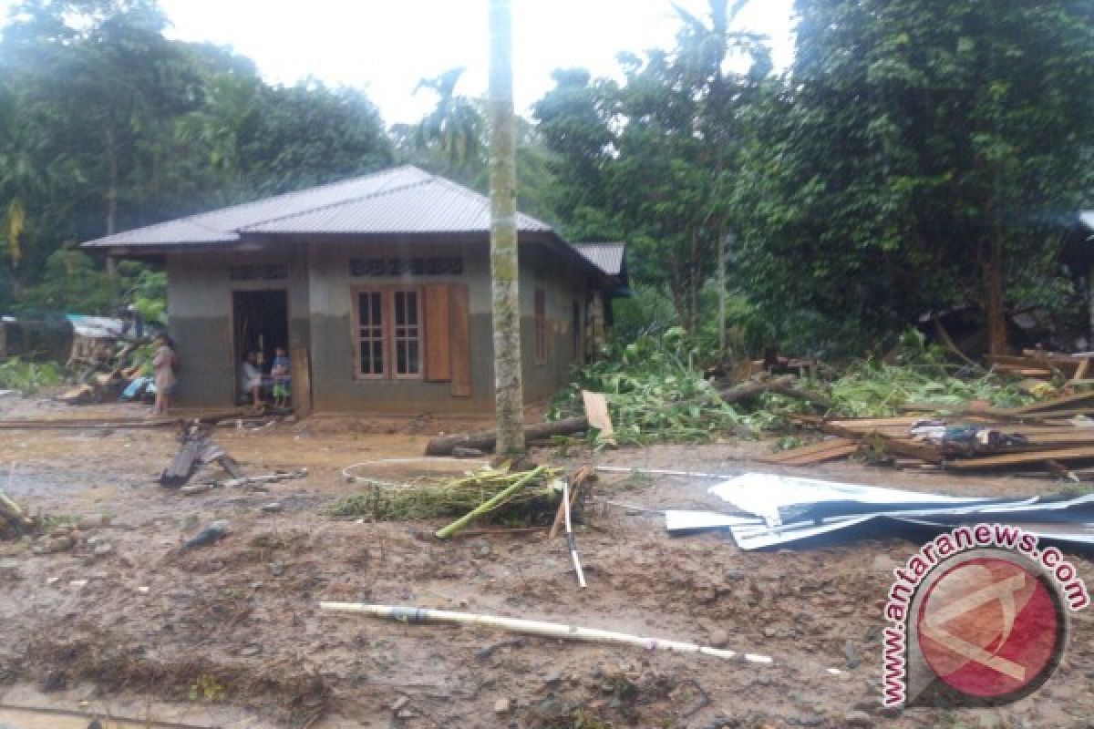 Banjir Bandang di Bungo terjang dua desa