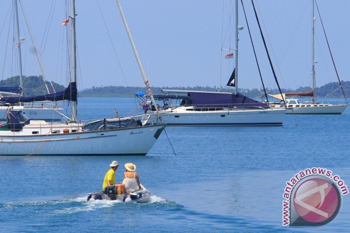 Yachter Minati Titik Labuh Perahu Layar Lingga