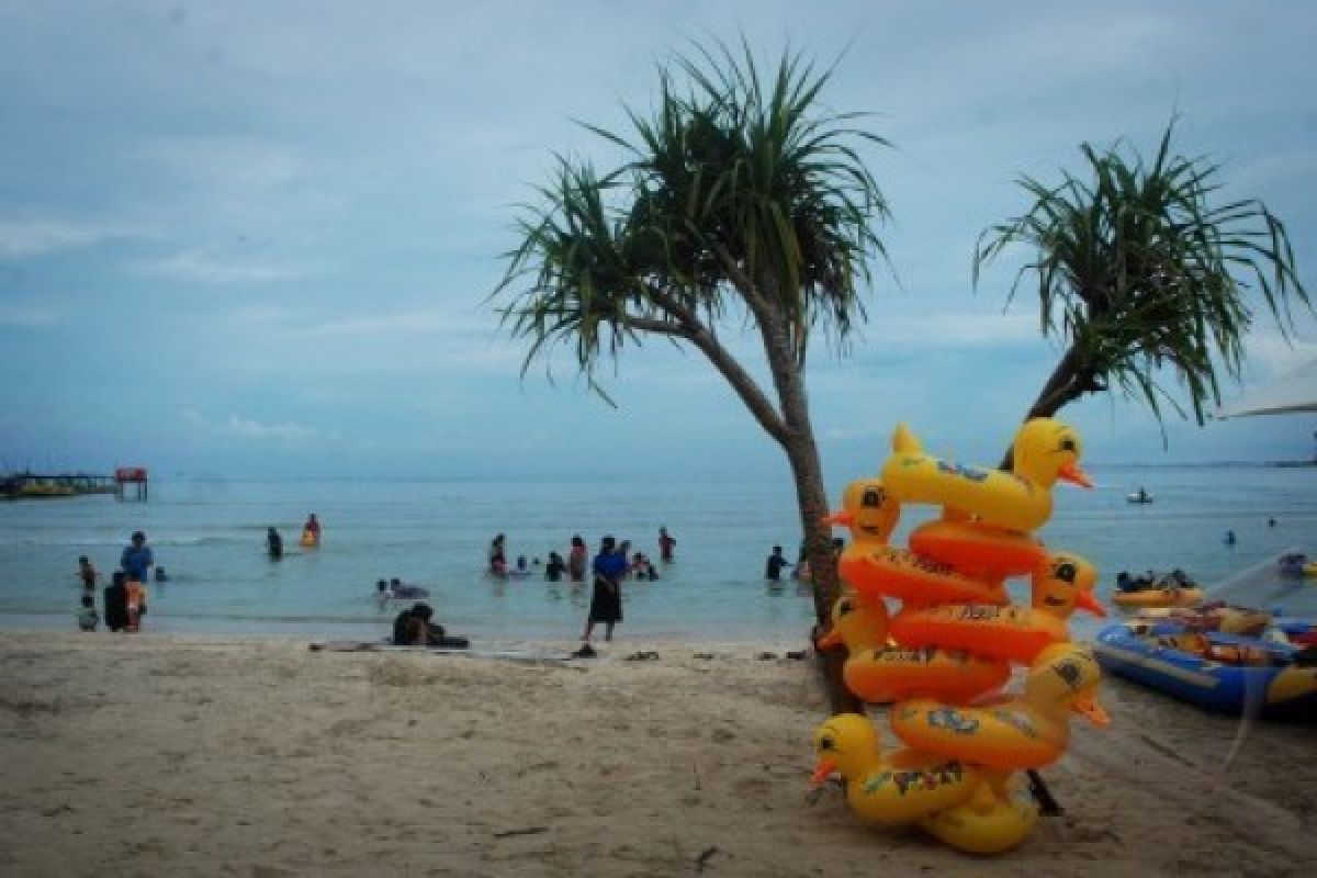 Pesona Pantai Pasir Putih Pesisir Rembang