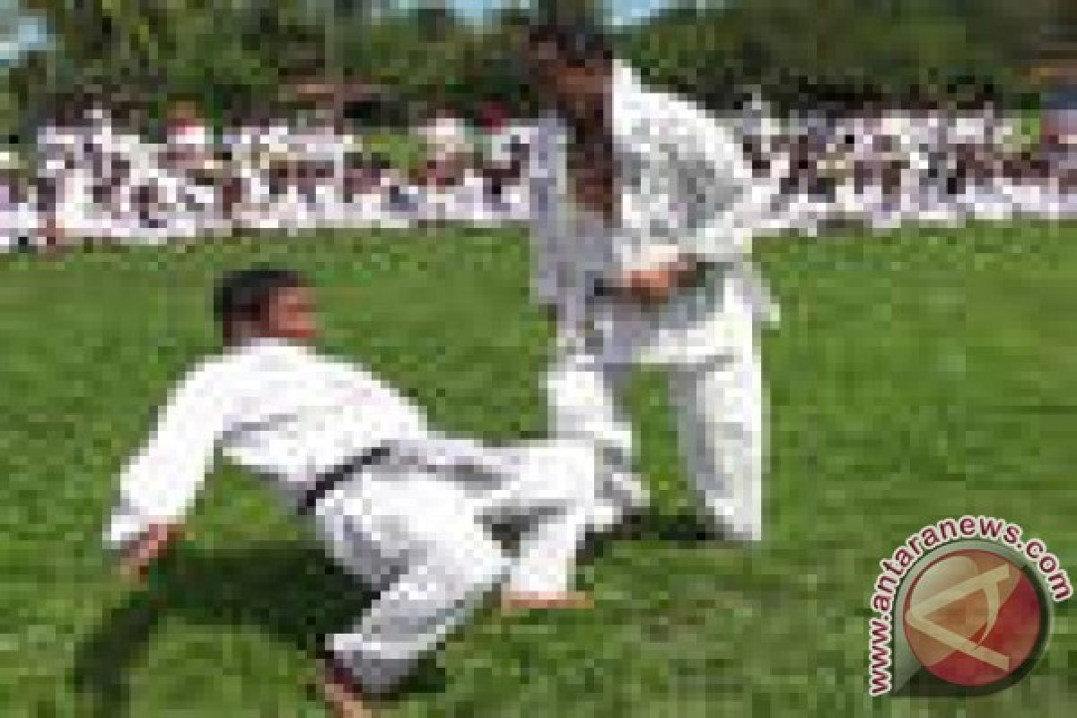 Bupati Muna Barat Ajar Pengalaman Bertanding Karate