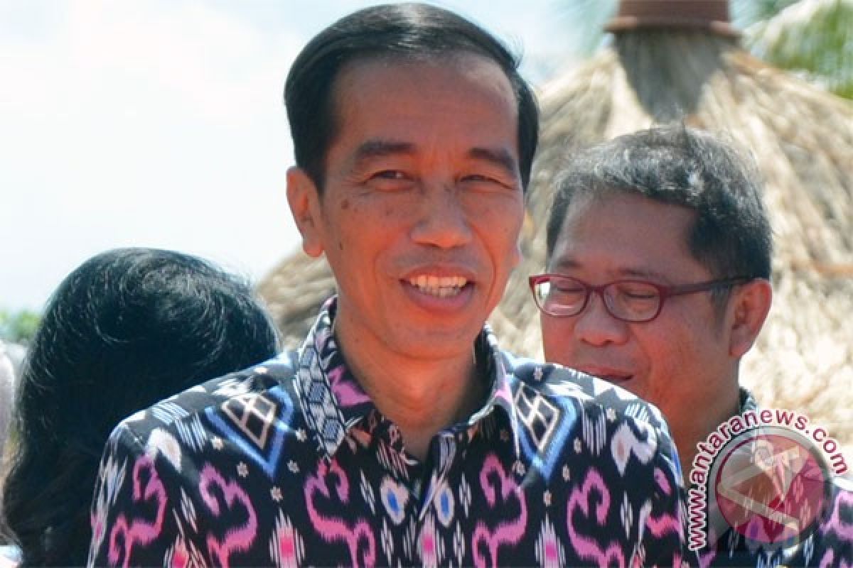 Presiden Jokowi buka bersama dengan pimpinan-anggota MPR