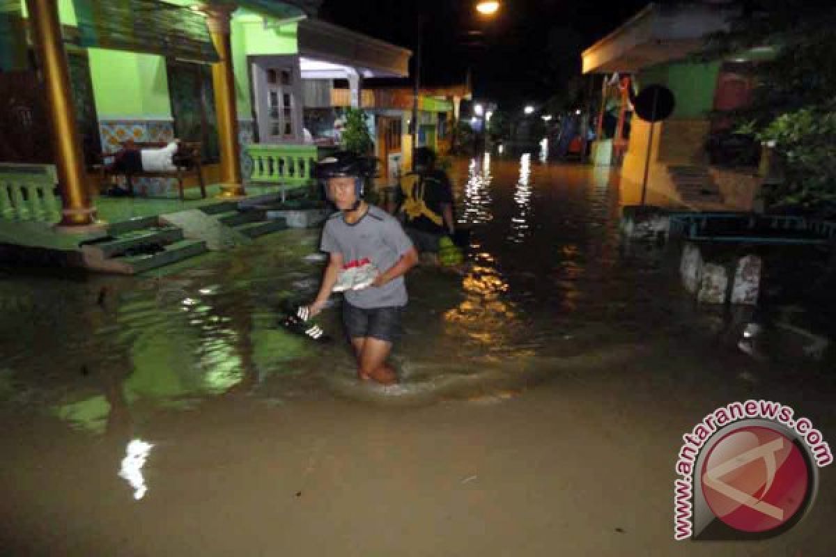 Lima Rumah Roboh Diterjang Banjir Bandang Bojonegoro