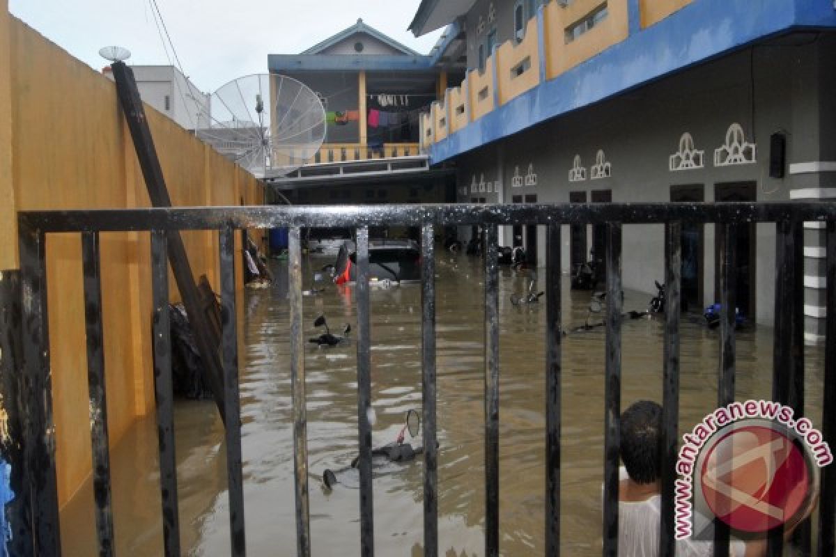 Polisi Bangka Barat Disiagakan di Lokasi Banjir