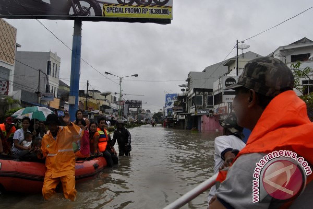 Relawan Minta Pemkot Wapada Banjir Kembali Terjadi
