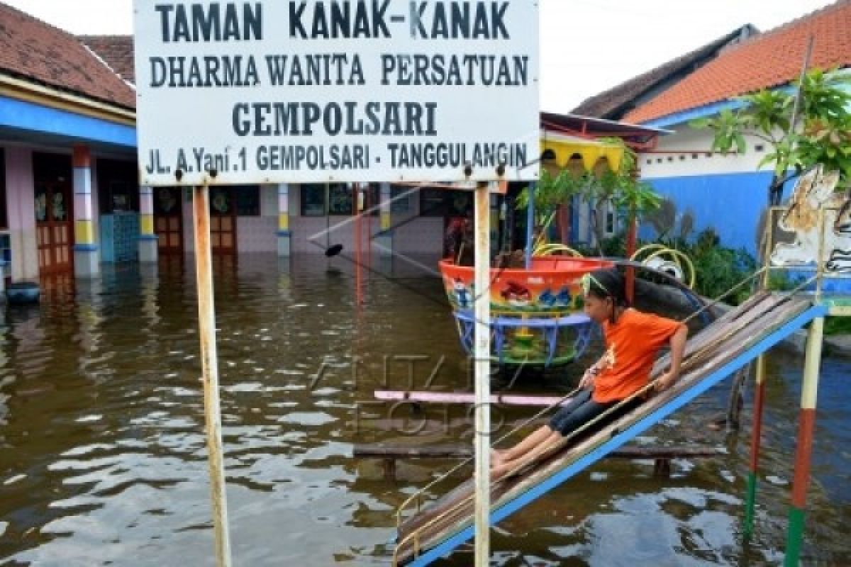Dinas Pendidikan Sidoarjo liburkan siswa akibat banjir