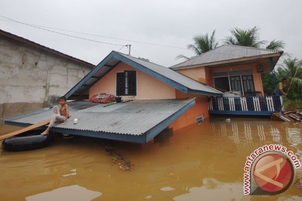 BENCANA BANJIR - Empat kabupaten di Sumbar tetapkan status darurat bencana