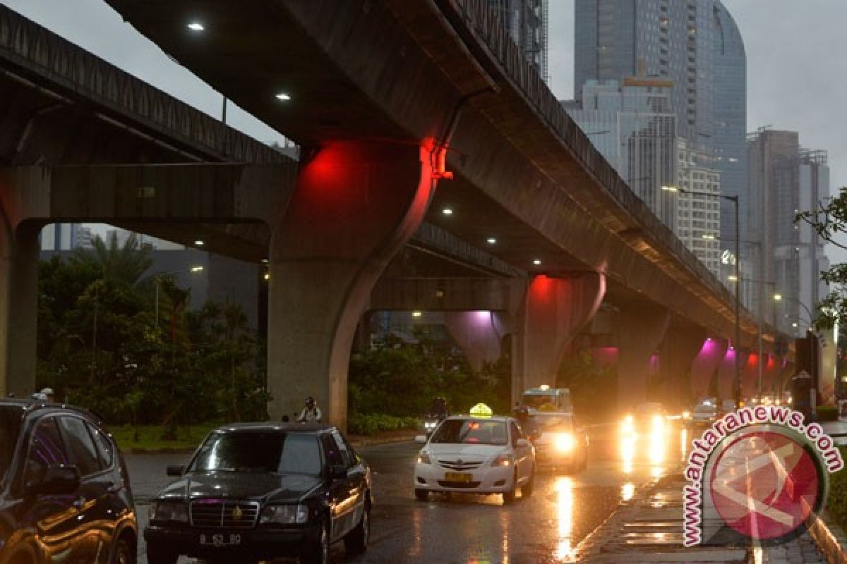 Hujan sedang-lebat diprakirakan guyur Jakarta Minggu malam