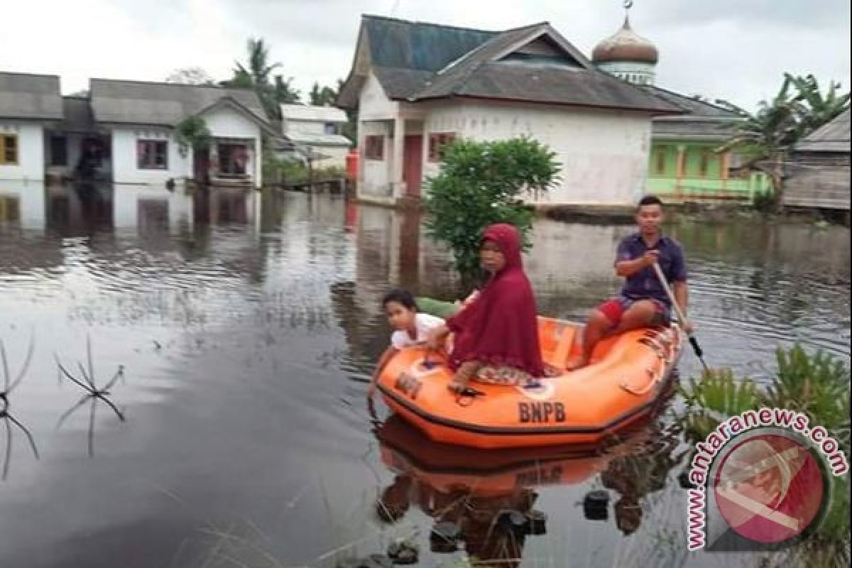 Seorang Warga Tersengat Listrik saat Banjir
