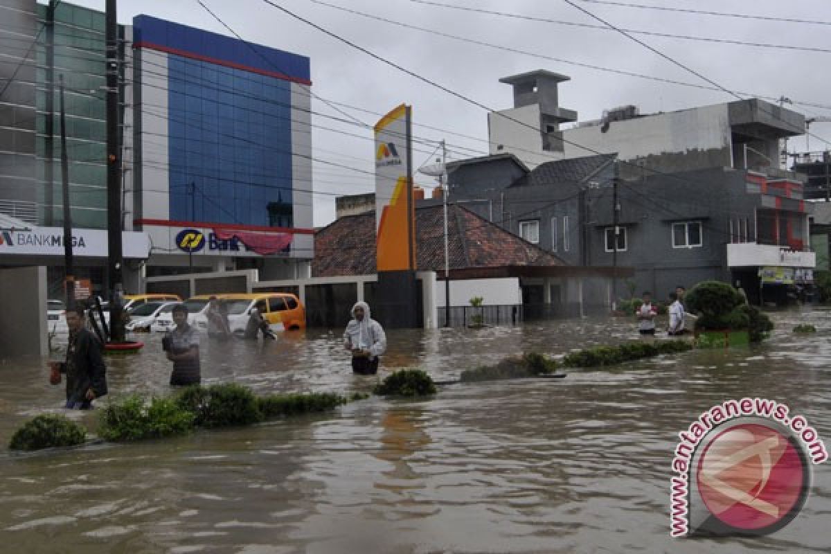 Korban banjir Desa Rias, Bangka Selatan dievakuasi BPBD