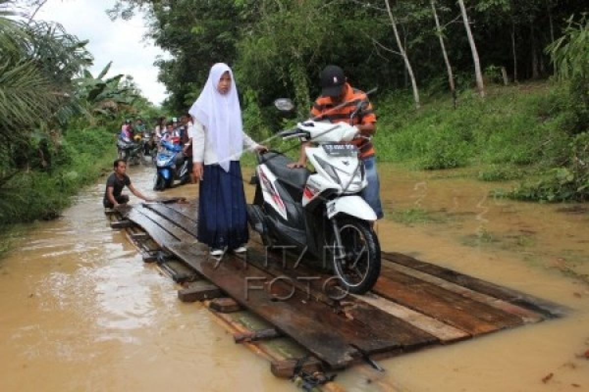 Musibah Banjir Merusak Sarana Publik