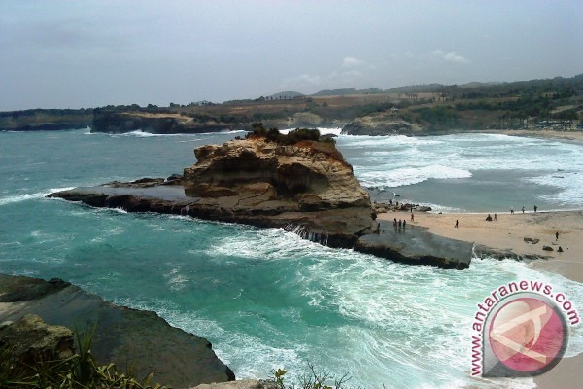 Pacitan Bangun Parkir Pantai Klayar Rp5 Miliar