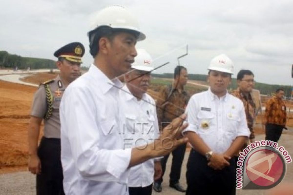 Presiden Jokowi Pantau Progres Jalan Tol Sumatera