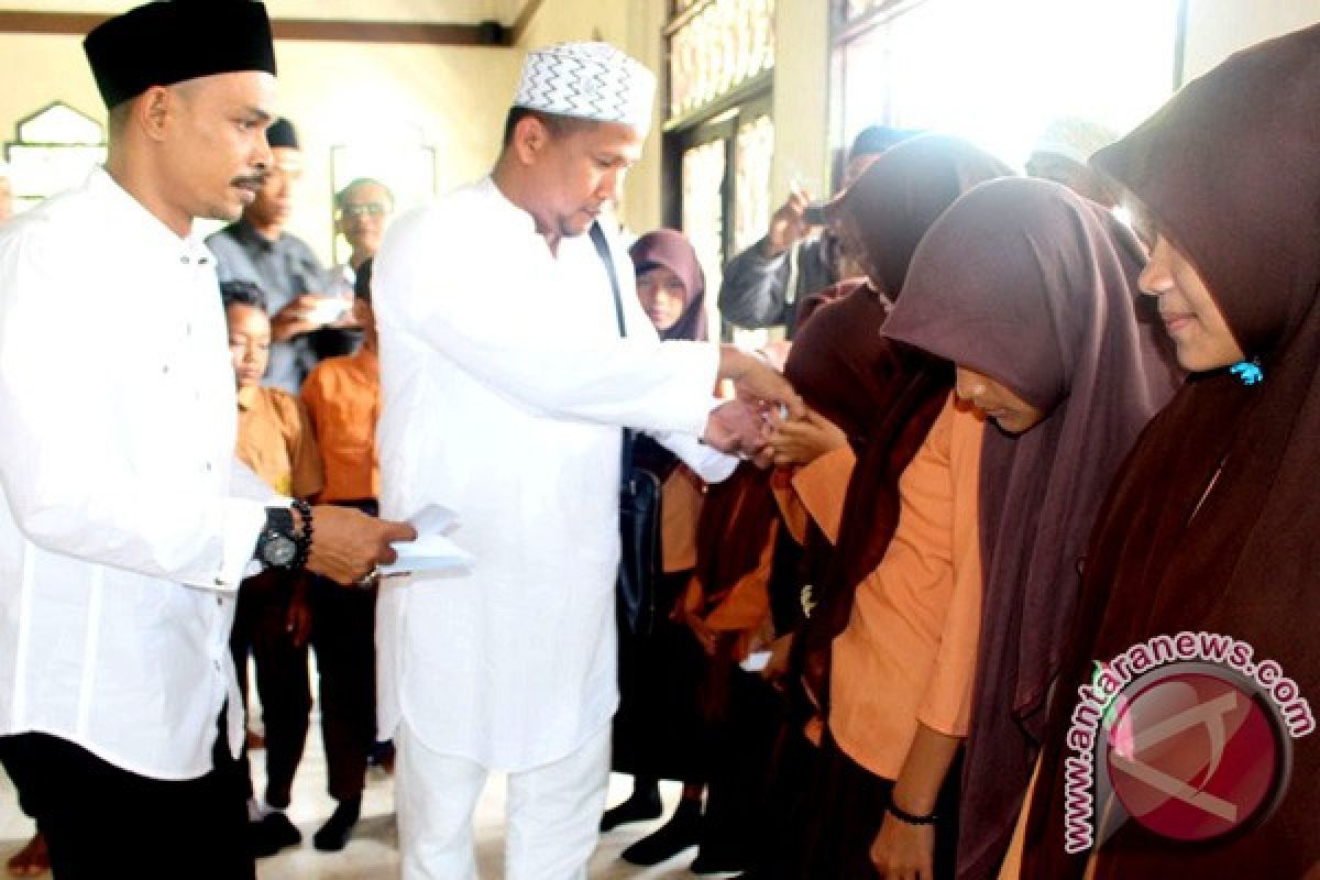 AHF dan Din Minimi Santuni Anak Yatim