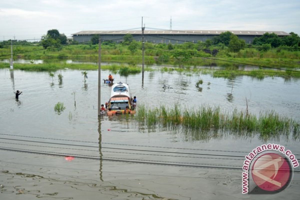 Genangan Rel Porong Pengaruhi Perjalanan Kereta Api