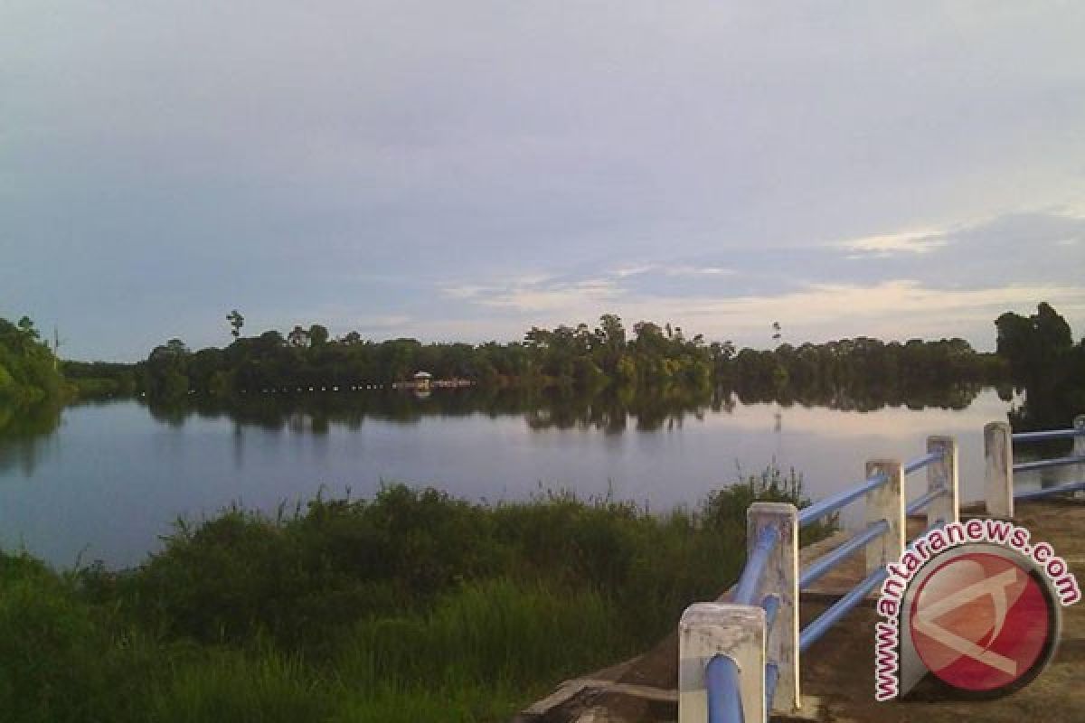 Makanan di Danau Nibung Mahal