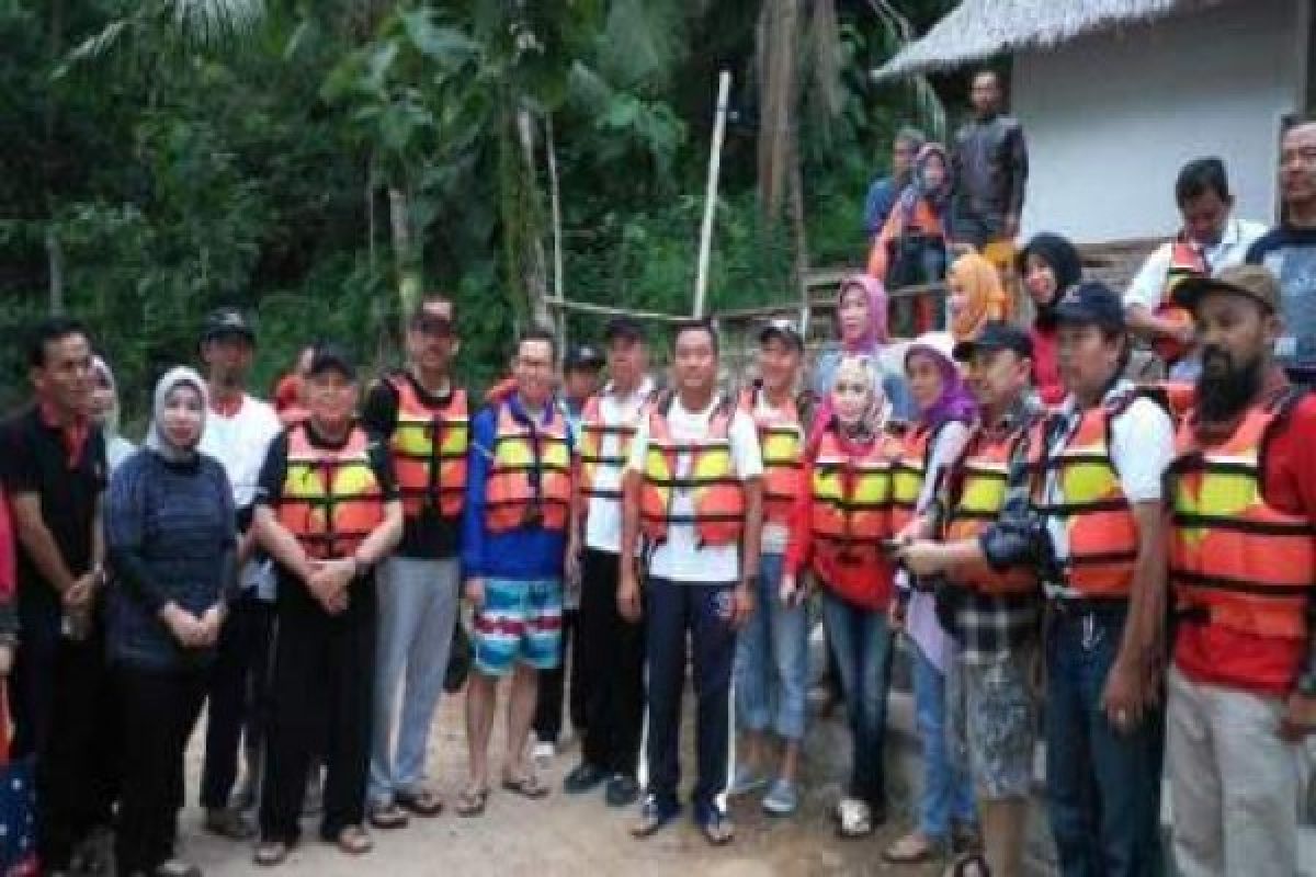 Pemprov Lampung Majukan Objek Wisata Teluk Kiluan