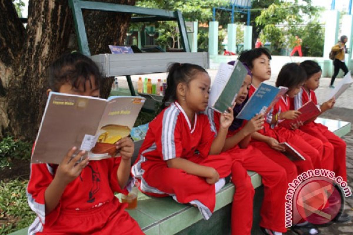 USAID-PRIORITAS Kembangkan Gerakan Literasi di Surabaya