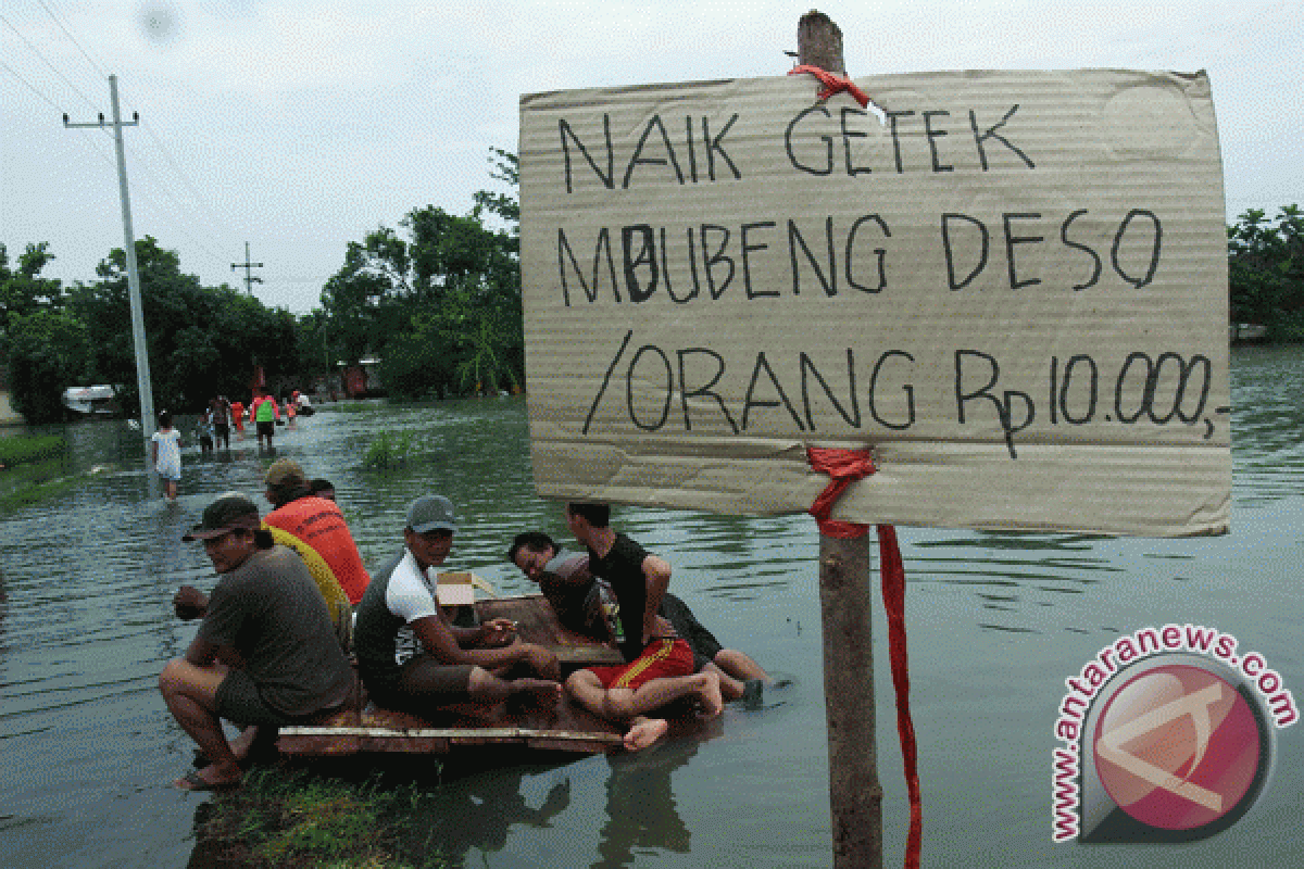 84 jiwa mengungsi akibat banjir di Mojokerto