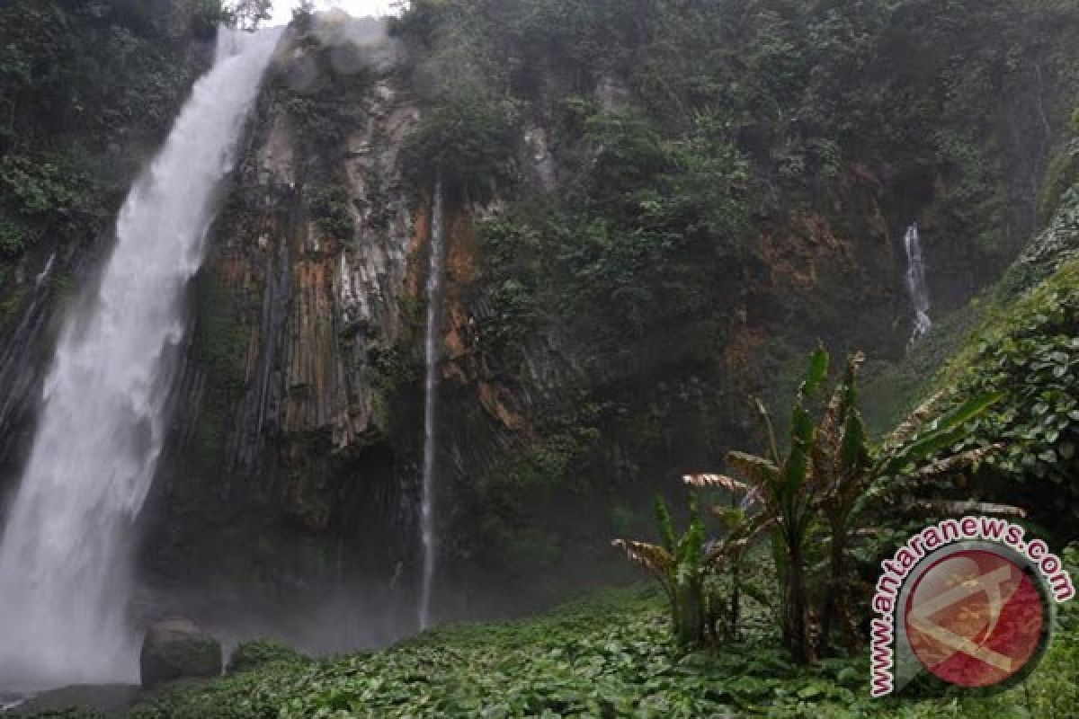 Air terjun panas-dingin mulai banyak dikunjungi