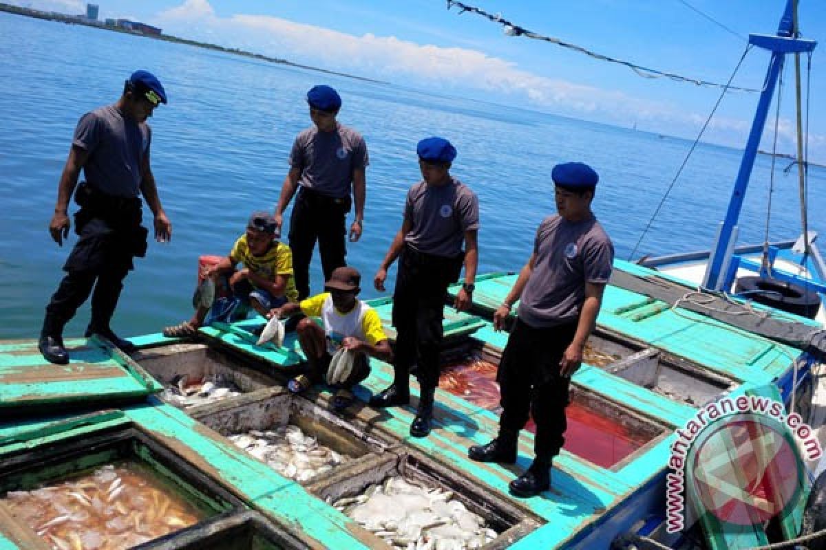 Ditpolair Sulsel sita 15 ton ikan berformalin 