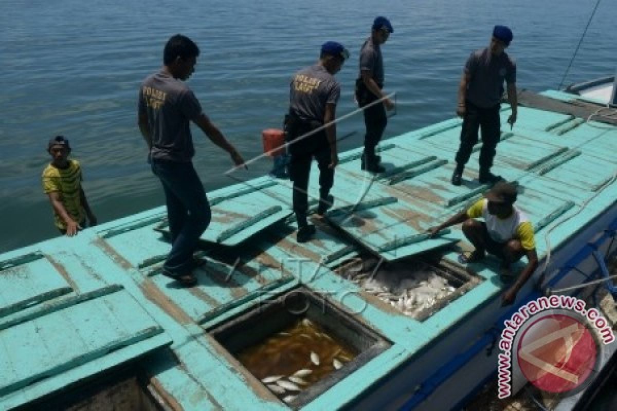 Demi UNBK siswa SMPN 2 Pulau Sembilan arungi laut 17 jam