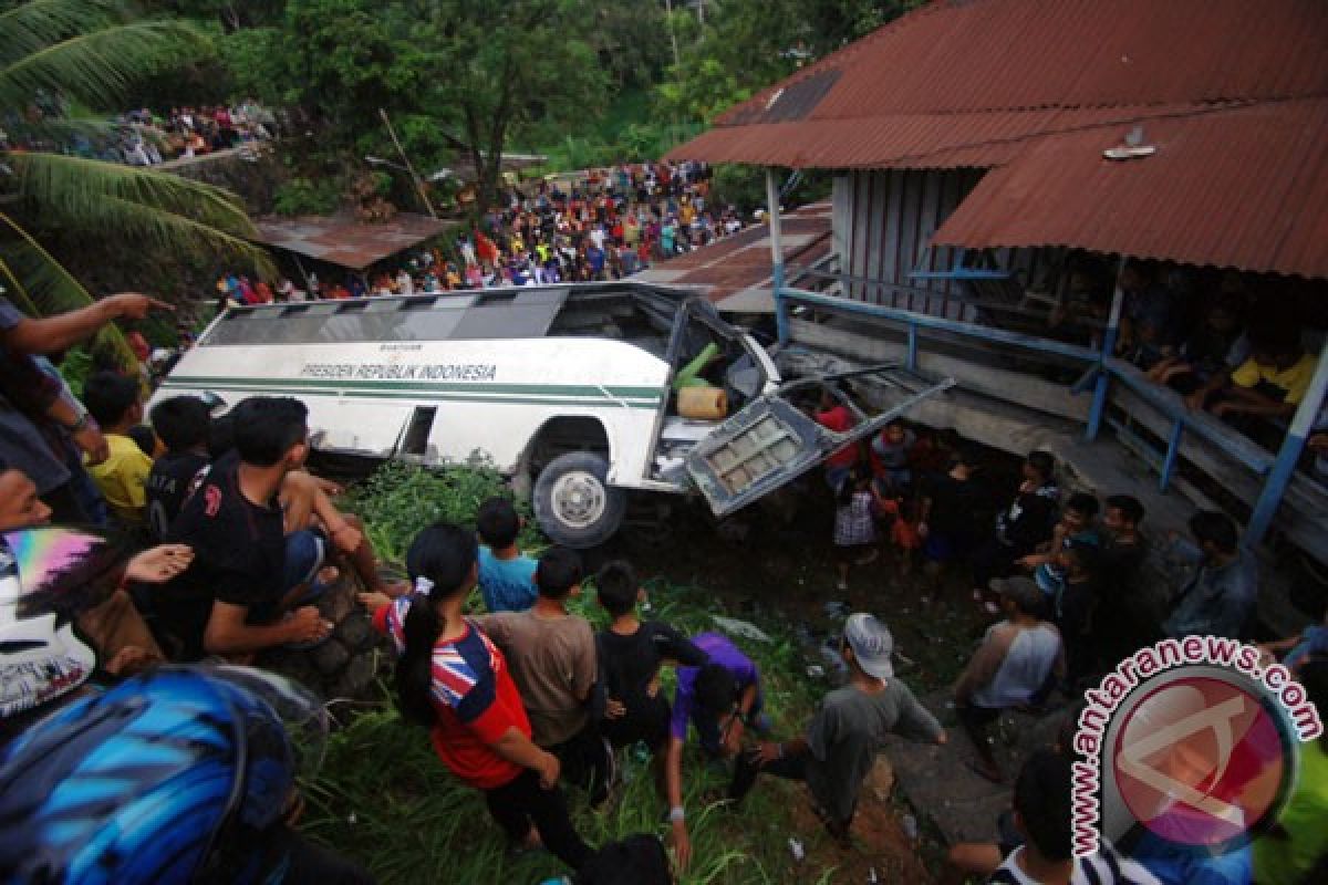 Dua orang tewas kecelakaan bus Unand Padang