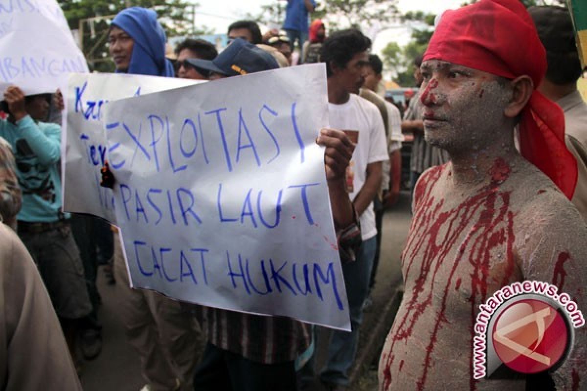 Pemprov persilakan kritisi Amdal tambang pasir laut 