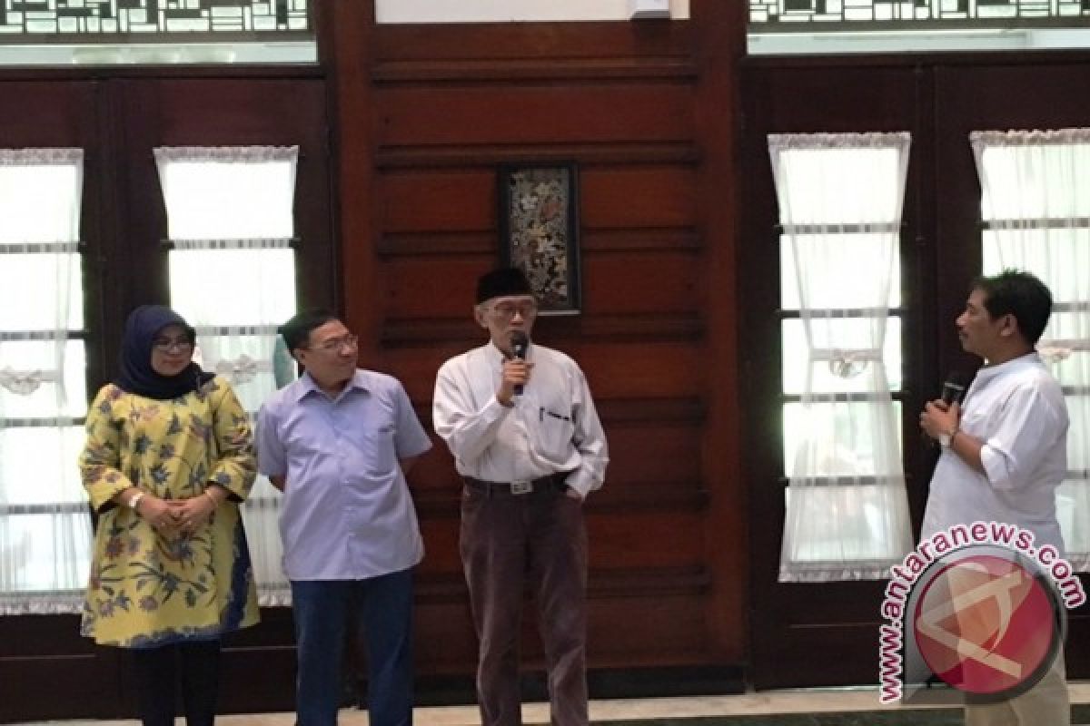 Penjabat Wali Kota Surabaya Terkesan Prestasi Risma