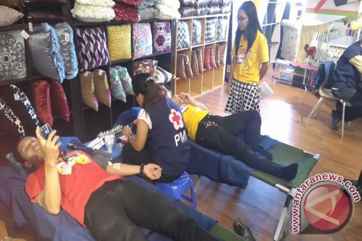 MER99 Manado Berbagi Kasih Lewat Donor Darah 