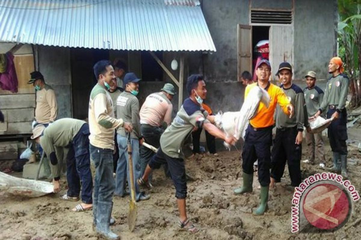 PKS Turunkan Relawan Bantu Korban Banjir Sumbar