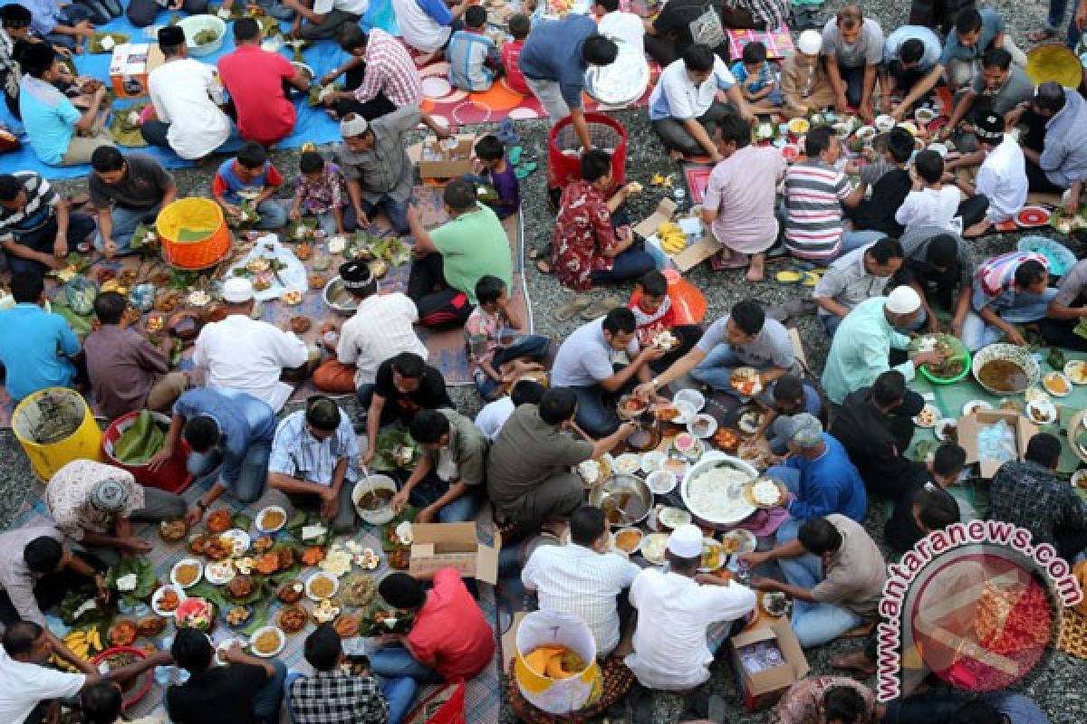 Rebutan telur male masih jadi rutinitas Maulid Nabi