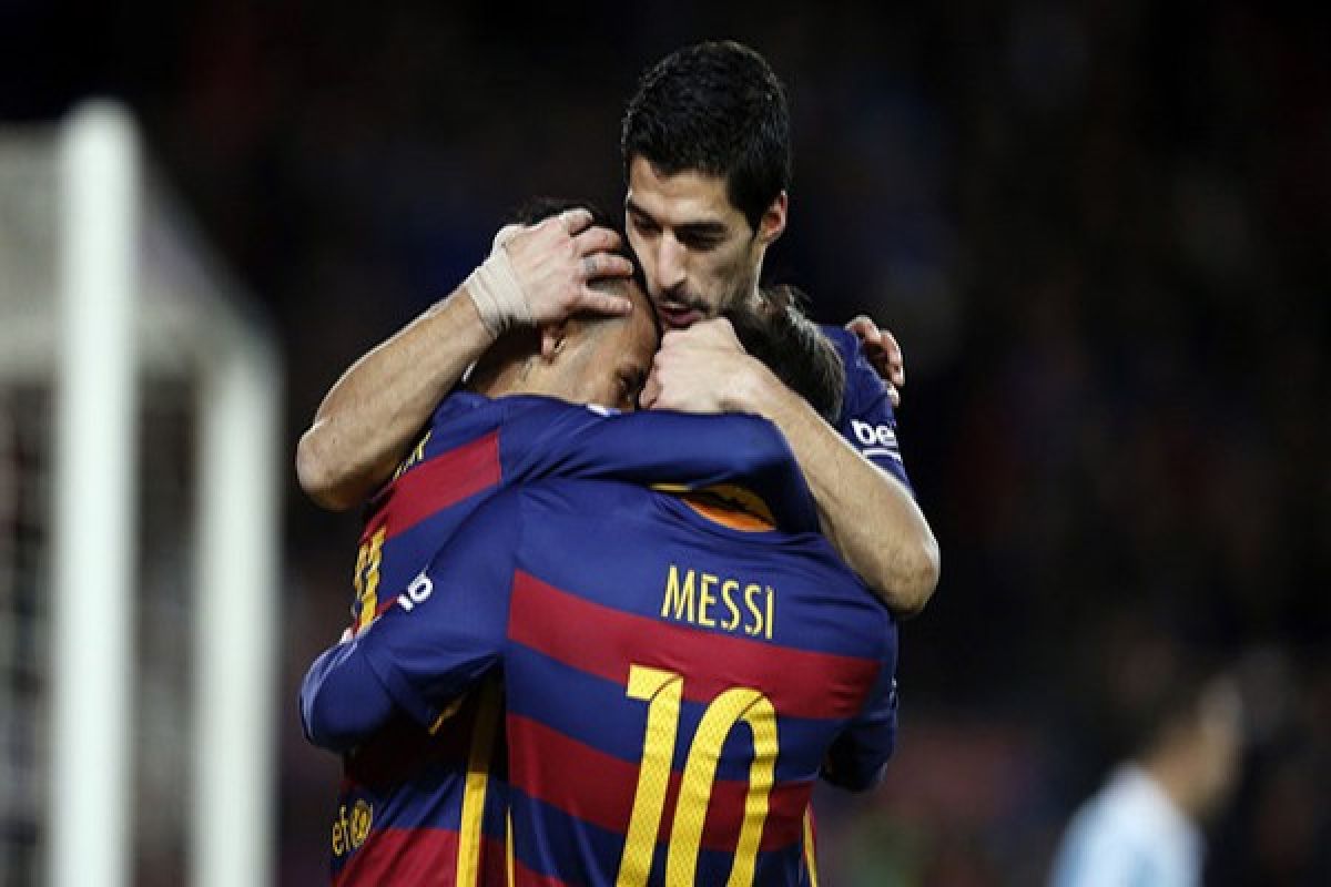 Messi dan Suarez cetak gol "Penalti Abad"