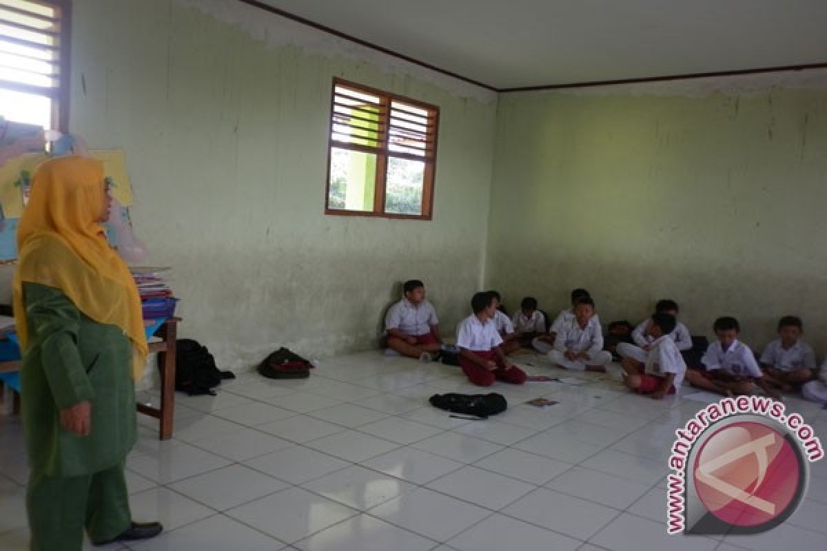 Ada empat SMPN Bekasi menumpang gedung SD