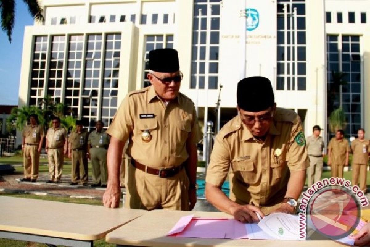 Pejabat Kutai Kartanegara Tanda Tangani Perjanjian Kinerja 