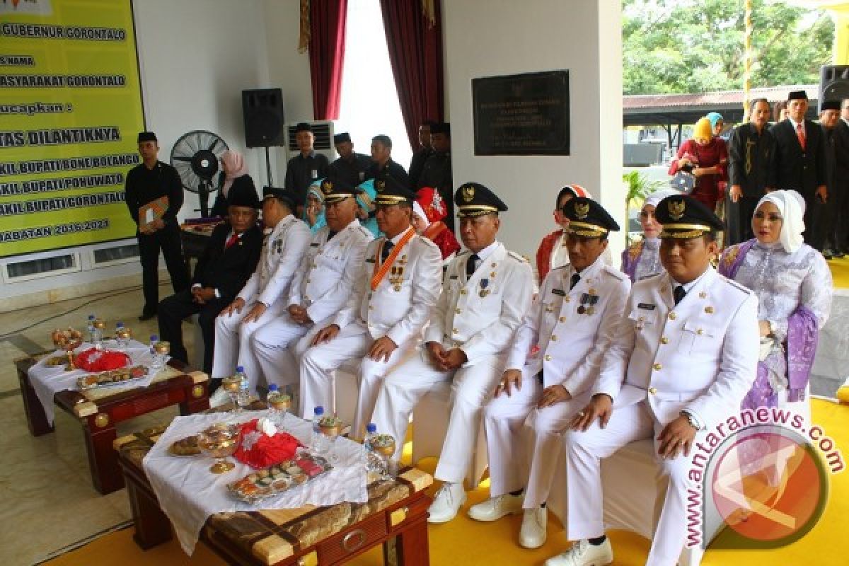 Gubenur Gorontalo Lantik Tiga Pimpinan Daerah