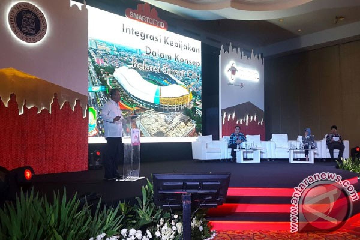 Walkot Bekasi Menjadi Panelis Seminar Smart City