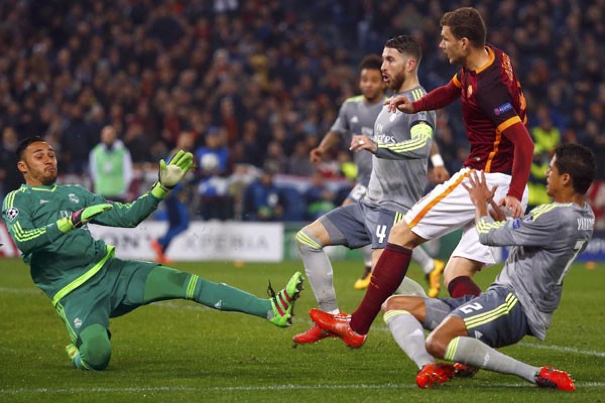 Dzeko cetak dua gol saat Roma libas Crotone 4-0