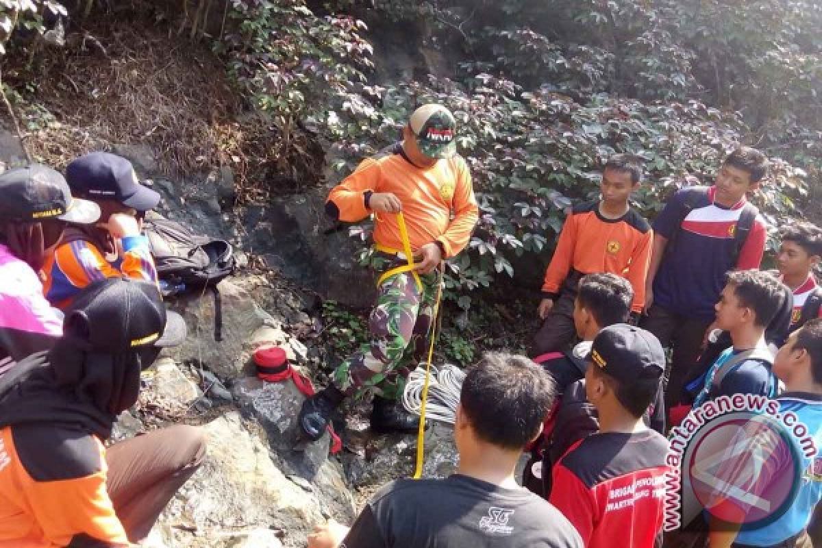 Relawan Brigade Penolong Kwarcab Trenggalek Siaga Bencana