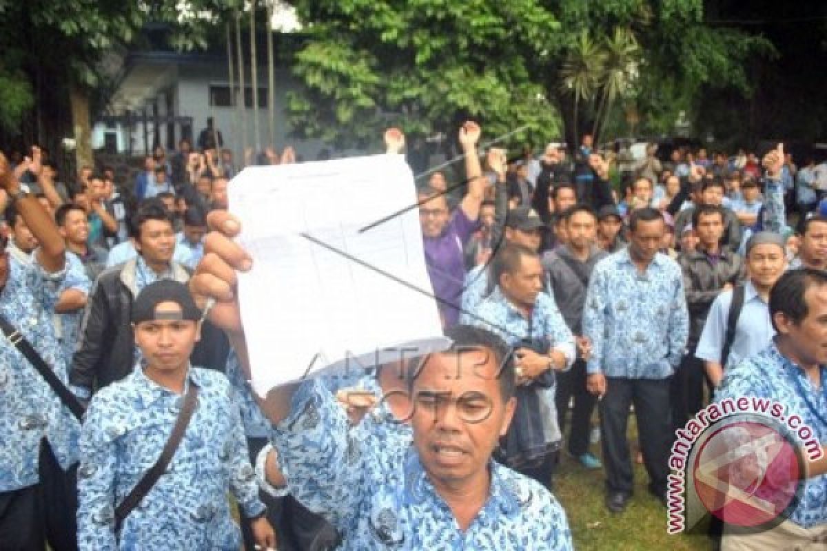 Karyawan PDAM Bogor Ancam Mengundurkan Diri Massal