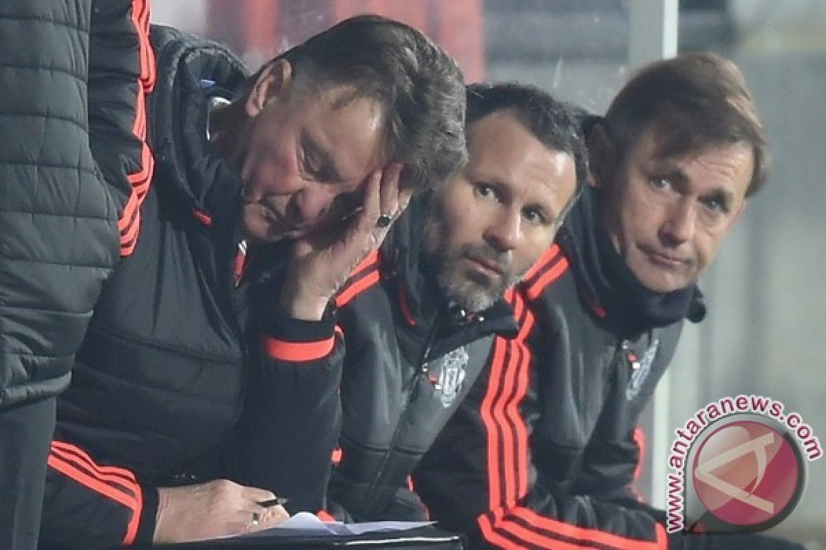 Van Gaal dipecat, Giggs siap hengkang