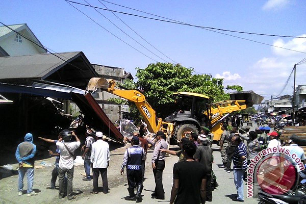 Petugas Gabungan Gusur Pasar Tradisional Aceh Barat