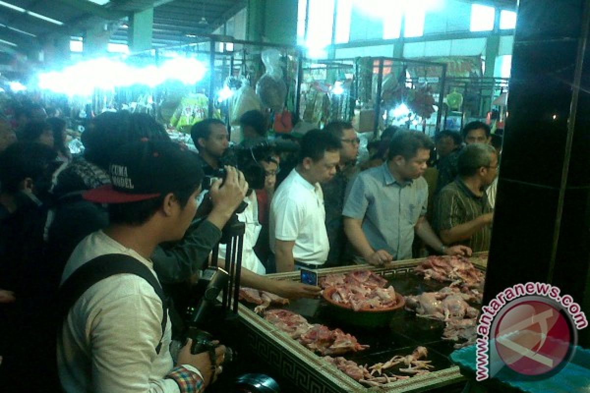 KPPU Sidak Harga Ayam Di Pasar Flamboyan Pontianak